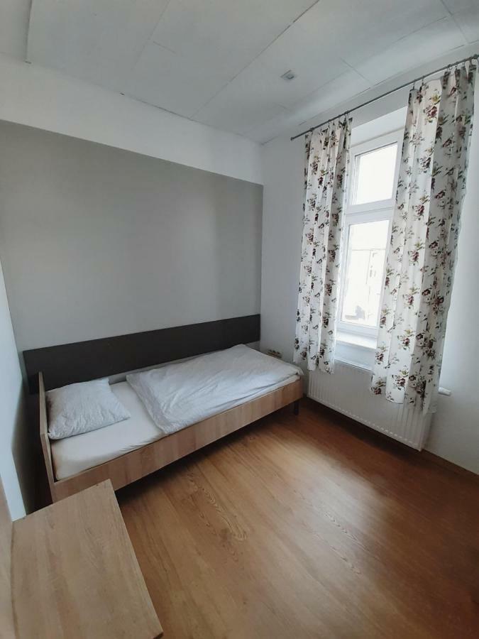 Hostel Katowice Centrum Bagian luar foto